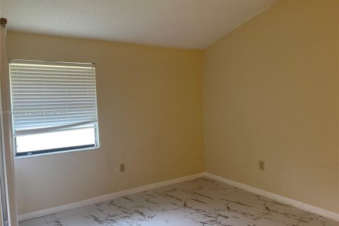 Condominio en alquiler en Miramar, Florida, 2 dormitorios, 112.41 m2 № 1882000 - foto 13
