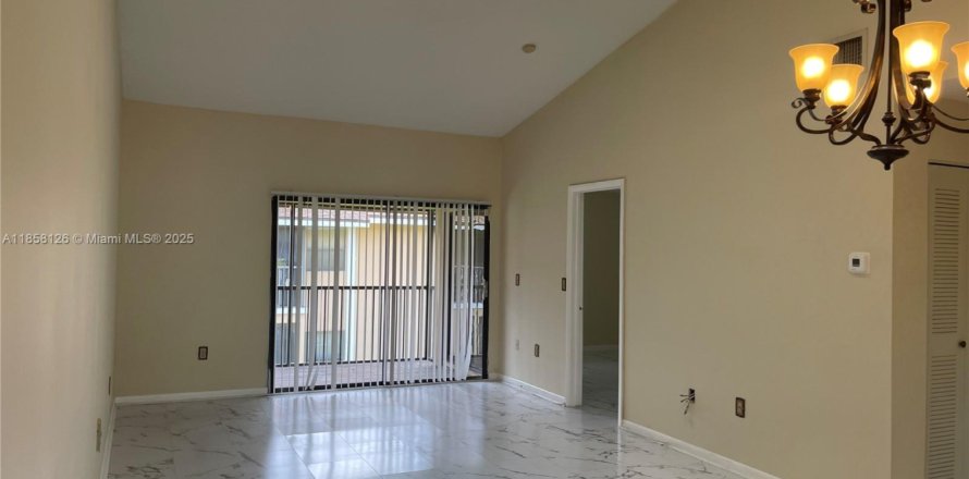 Condominio en Miramar, Florida, 2 dormitorios № 1882000
