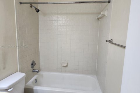 Condominio en alquiler en Miramar, Florida, 2 dormitorios, 112.41 m2 № 1882000 - foto 27
