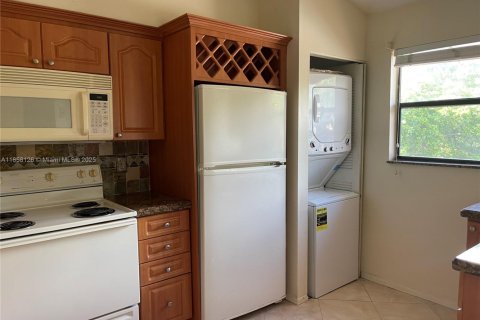 Condominio en alquiler en Miramar, Florida, 2 dormitorios, 112.41 m2 № 1882000 - foto 11