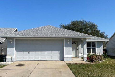 House in New Smyrna Beach, Florida 3 bedrooms, 140.93 sq.m. № 1517100 - photo 1