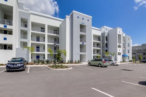Condo in Kissimmee, Florida, 2 bedrooms in STOREY LAKE  № 1525463 - photo 1