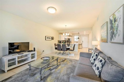 Condo in Kissimmee, Florida, 2 bedrooms in STOREY LAKE  № 1525463 - photo 13