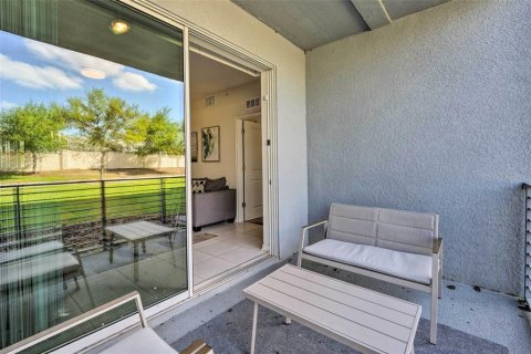 Condo in Kissimmee, Florida, 2 bedrooms in STOREY LAKE  № 1525463 - photo 2