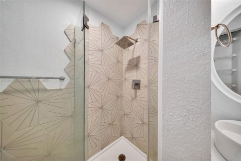 Снять в аренду таунхаус в Майами, Флорида 3 спальни, 125.05м2, № 1954862 - фото 14