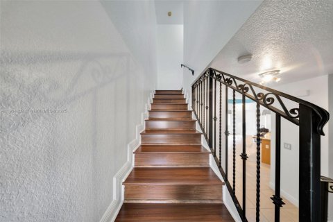 Снять в аренду таунхаус в Майами, Флорида 3 спальни, 125.05м2, № 1954862 - фото 18