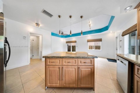 Снять в аренду таунхаус в Майами, Флорида 3 спальни, 125.05м2, № 1954862 - фото 11