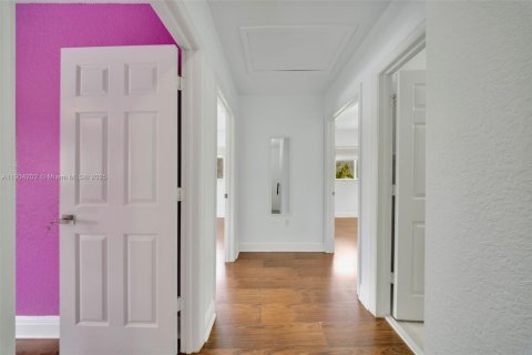 Снять в аренду таунхаус в Майами, Флорида 3 спальни, 125.05м2, № 1954862 - фото 19