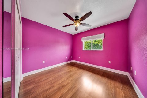 Снять в аренду таунхаус в Майами, Флорида 3 спальни, 125.05м2, № 1954862 - фото 22