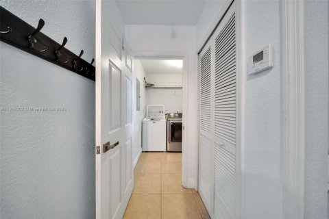 Снять в аренду таунхаус в Майами, Флорида 3 спальни, 125.05м2, № 1954862 - фото 16