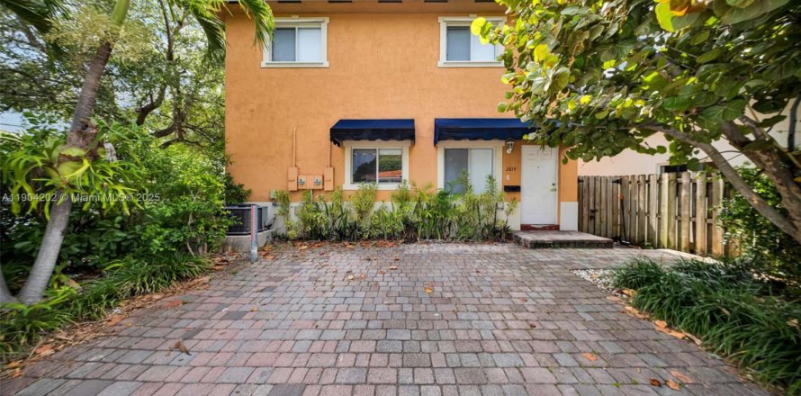 Таунхаус в Майами, Флорида 3 спальни, 125.05м2 № 1954862