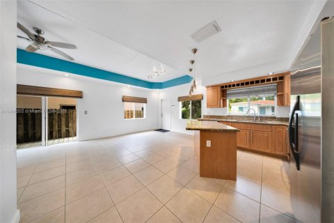 Снять в аренду таунхаус в Майами, Флорида 3 спальни, 125.05м2, № 1954862 - фото 10