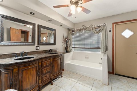 House in Orlando, Florida 4 bedrooms, 208.47 sq.m. № 1810422 - photo 17