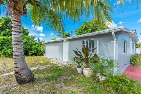 Villa ou maison à louer à Miami Gardens, Floride: 1 chambre, 37.16 m2 № 1802741 - photo 3