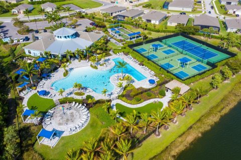 Villa ou maison à vendre à Cape Coral, Floride: 3 chambres, 238.29 m2 № 2317522 - photo 2