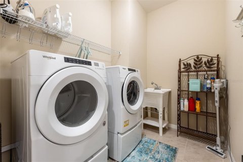 Villa ou maison à vendre à Cape Coral, Floride: 3 chambres, 238.29 m2 № 2317522 - photo 21
