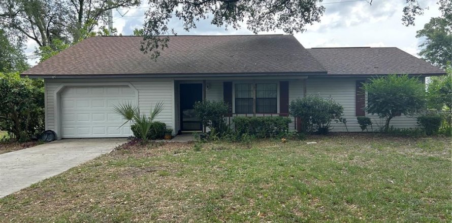 House in Ocala, Florida 3 bedrooms, 118.45 sq.m. № 1757200