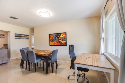 Casa en venta en Saint Petersburg, Florida, 3 dormitorios, 139.82 m2 № 1900675 - foto 9