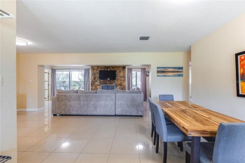 Casa en venta en Saint Petersburg, Florida, 3 dormitorios, 139.82 m2 № 1900675 - foto 10