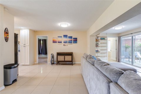 Casa en venta en Saint Petersburg, Florida, 3 dormitorios, 139.82 m2 № 1900675 - foto 11