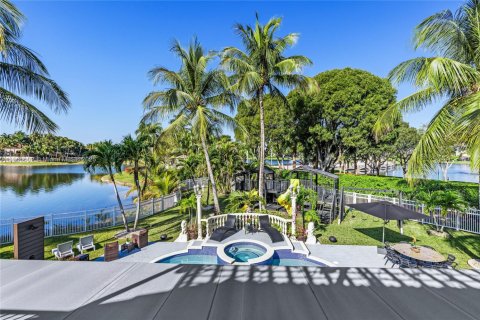 House in Miramar, Florida 5 bedrooms, 296.17 sq.m. № 1963022 - photo 6