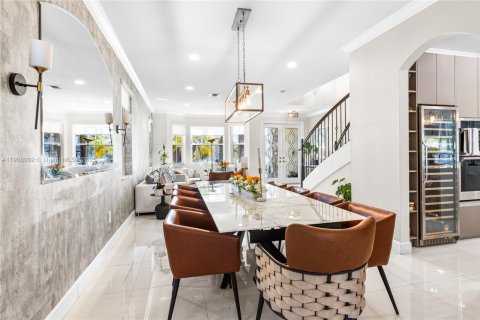 House in Miramar, Florida 5 bedrooms, 296.17 sq.m. № 1963022 - photo 12