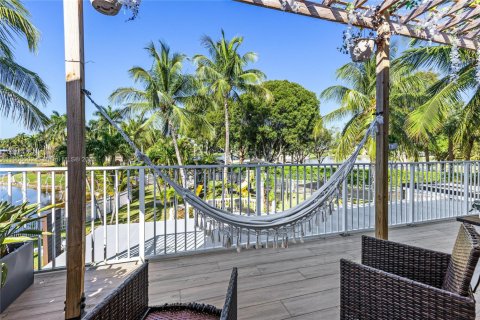 House in Miramar, Florida 5 bedrooms, 296.17 sq.m. № 1963022 - photo 5