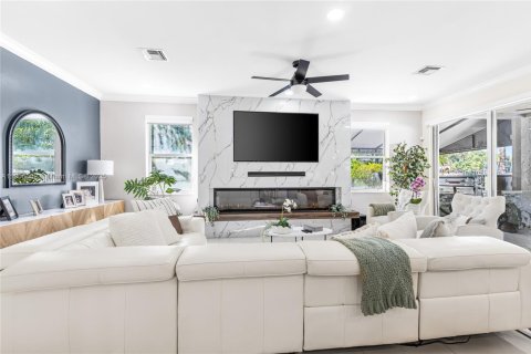 House in Miramar, Florida 5 bedrooms, 296.17 sq.m. № 1963022 - photo 23