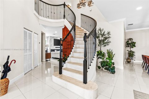 House in Miramar, Florida 5 bedrooms, 296.17 sq.m. № 1963022 - photo 10