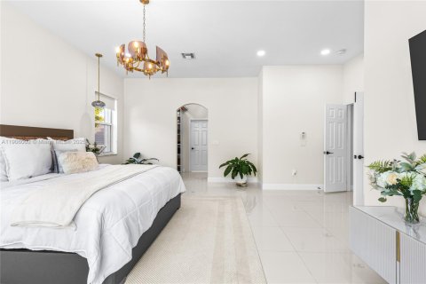 House in Miramar, Florida 5 bedrooms, 296.17 sq.m. № 1963022 - photo 3