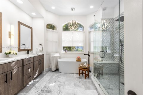 House in Miramar, Florida 5 bedrooms, 296.17 sq.m. № 1963022 - photo 1