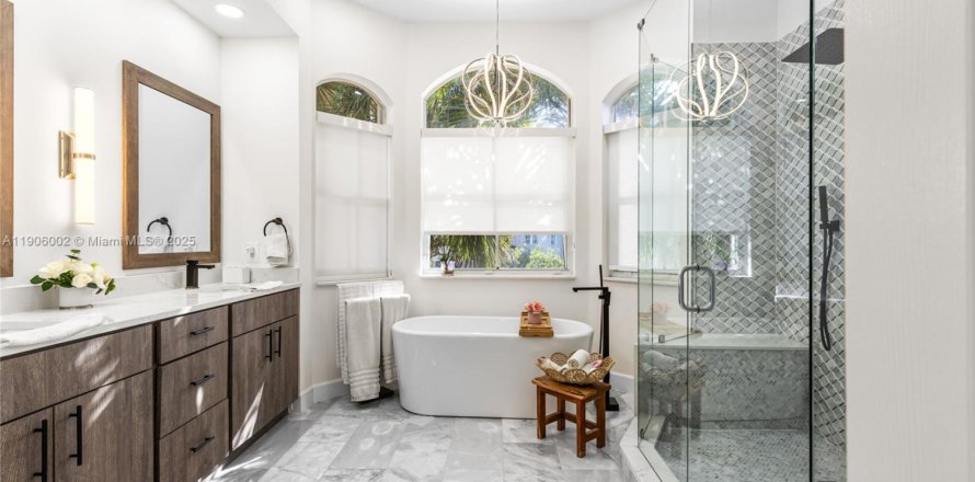 House in Miramar, Florida 5 bedrooms, 296.17 sq.m. № 1963022