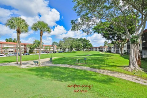 Condo in Pembroke Pines, Florida, 2 bedrooms  № 1811572 - photo 22