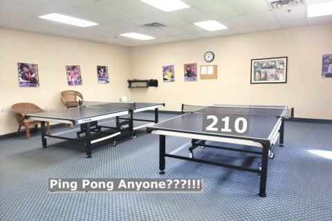 Condo in Pembroke Pines, Florida, 2 bedrooms  № 1811572 - photo 2