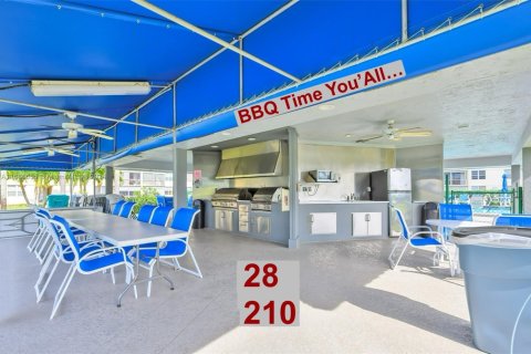 Condo in Pembroke Pines, Florida, 2 bedrooms  № 1811572 - photo 3