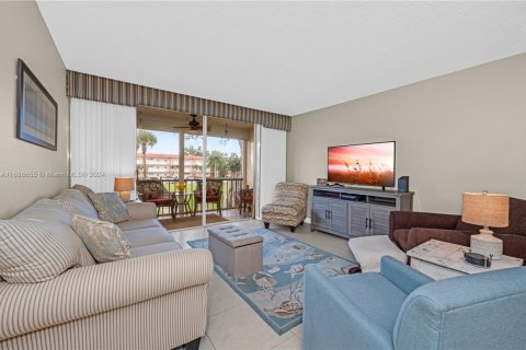 Condo in Pembroke Pines, Florida, 2 bedrooms  № 1811572 - photo 12
