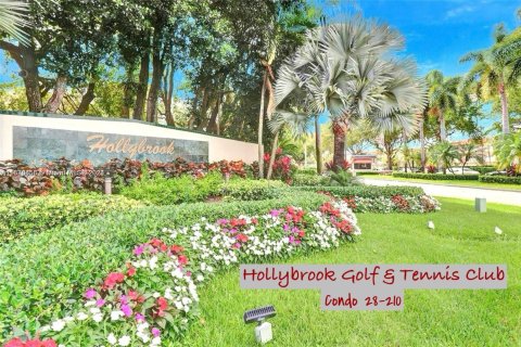 Condo in Pembroke Pines, Florida, 2 bedrooms  № 1811572 - photo 1