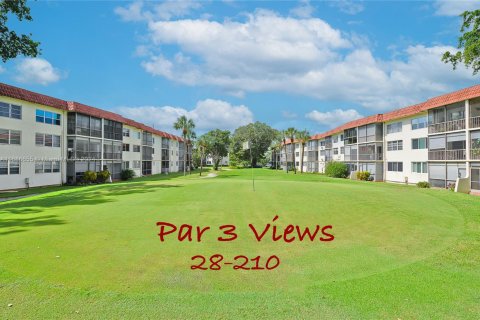 Condo in Pembroke Pines, Florida, 2 bedrooms  № 1811572 - photo 23