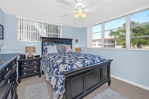Condo in Pembroke Pines, Florida, 2 bedrooms  № 1811572 - photo 15