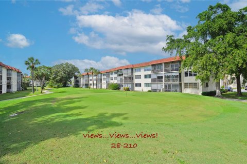 Condo in Pembroke Pines, Florida, 2 bedrooms  № 1811572 - photo 24