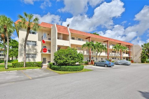 Condo in Pembroke Pines, Florida, 2 bedrooms  № 1811572 - photo 8