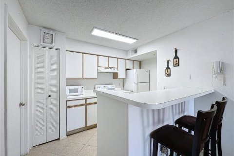 Condo in Kissimmee, Florida, 2 bedrooms  № 1530038 - photo 3