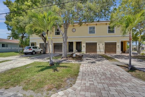 Immobilier commercial à Pompano Beach, Floride 126.72 m2 № 2256911