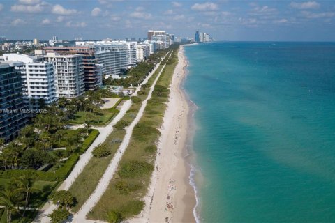Condo in Surfside, Florida, 2 bedrooms № 2082071 - photo 16