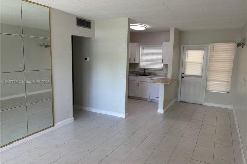 Condominio en alquiler en Hollywood, Florida, 1 dormitorio, 44.59 m2 № 1957664 - foto 4