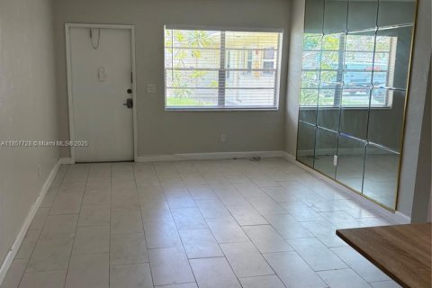 Condominio en alquiler en Hollywood, Florida, 1 dormitorio, 44.59 m2 № 1957664 - foto 5