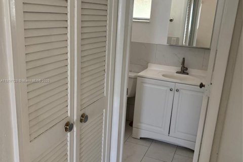 Condominio en alquiler en Hollywood, Florida, 1 dormitorio, 44.59 m2 № 1957664 - foto 7