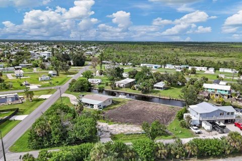 Terreno en venta en Port Charlotte, Florida № 1879635 - foto 3