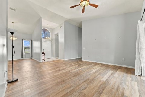Villa ou maison à vendre à Poinciana, Floride: 4 chambres, 213.58 m2 № 2434964 - photo 10