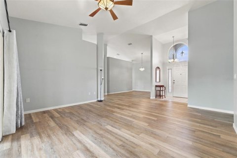 Villa ou maison à vendre à Poinciana, Floride: 4 chambres, 213.58 m2 № 2434964 - photo 9